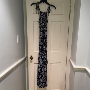 MICHAEL Michael Kors Black and White Leaf Print Maxi Dress